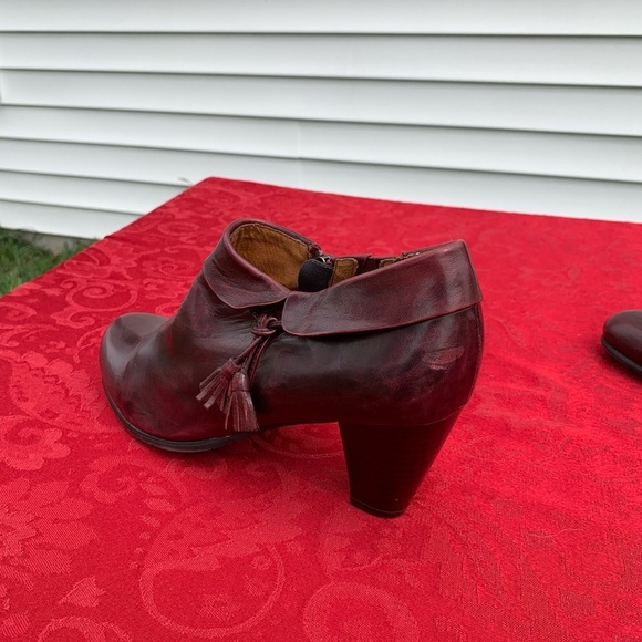 Regarde Le Ciel leather heeled ankle bootie size 40 8.5 spring summer tassel - Picture 12 of 14